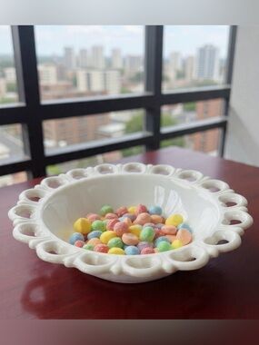 Anchor Hocking Old Colony Milk Glass Bowl Lace Edge Vintage